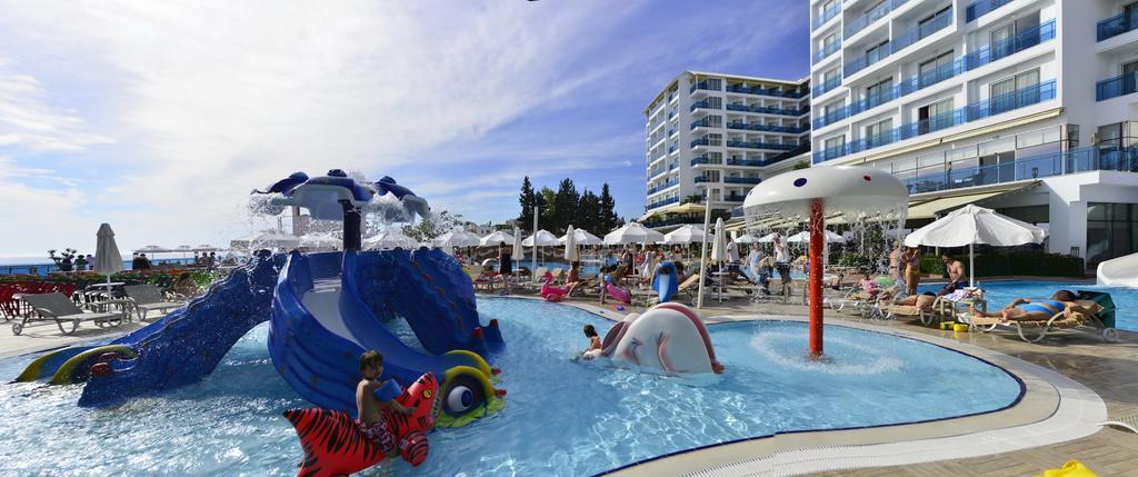 Azura Deluxe & Hotel 5*